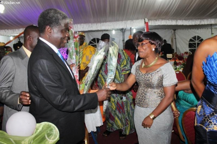 Humanitaire : Aux anciennes gloires, nouveaux mariés et familles vulnérables, Alassane Ouattara offre un repas plus 42 millions de FCFA